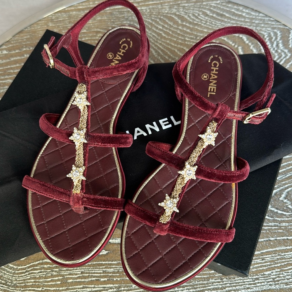 CHANEL flat sandals